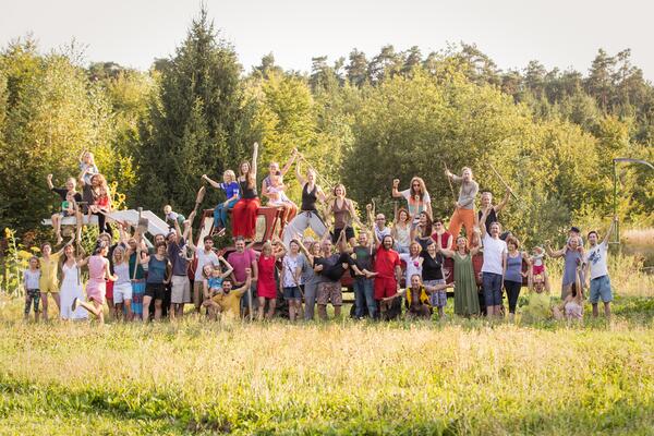 Gruppenbild Cambium - Leben in Gemeinschaft © Gregor Buchhaus Mitglieder vom Cambium - Leben in Gemeinschaft