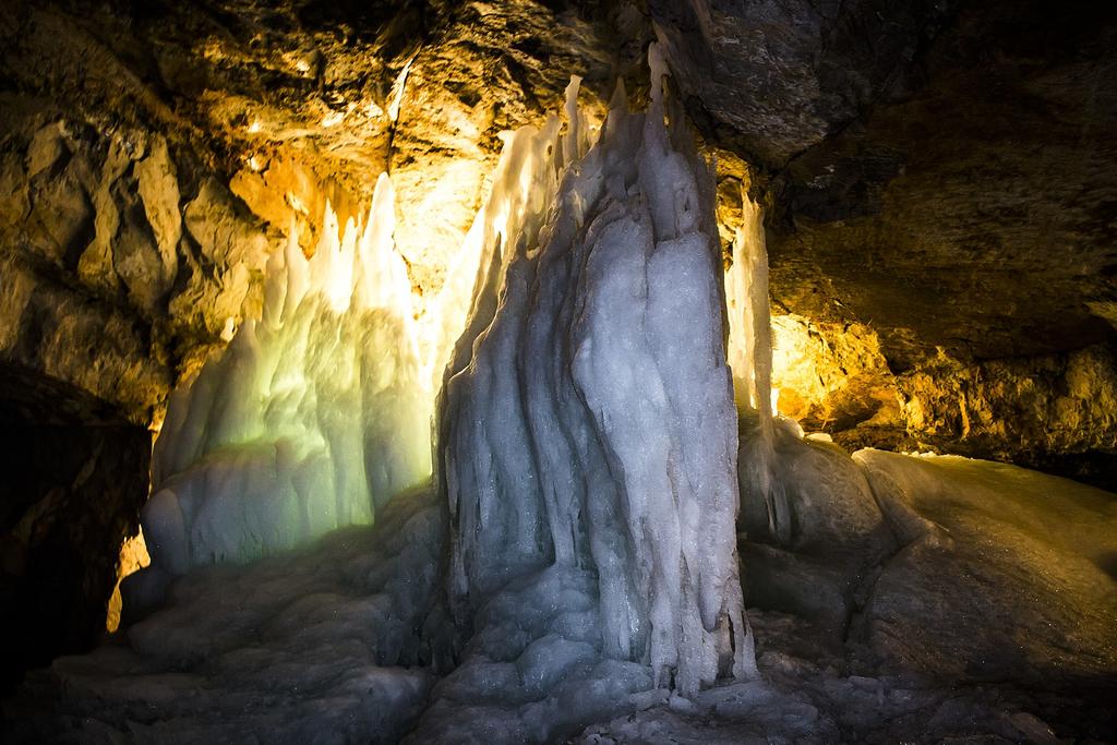 Dachstein Rieseneishöhle © Insan7 / Wikimedia Commons (CC-BY 3.0) Dachstein Rieseneishöhle