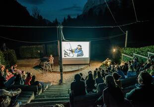 Kino beim Weidendom: Songs of earth